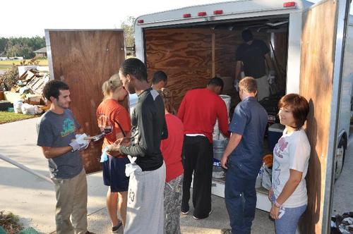 hurricanecleanup2_medium.jpg (500x332)px