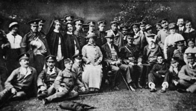 Fine Art Print of K. of K. plays the host: Lord Kitchener entertains a number of wounded soldiers at Broome Park, his seat near Canterbury, from 'The Illustrated War News' by English Photographer