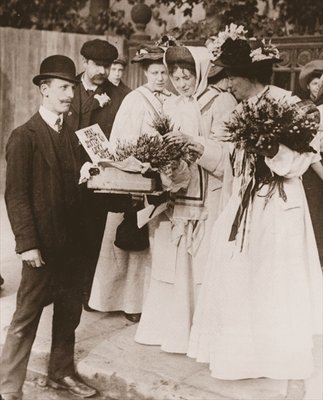Fine Art Print of Christabel Pankhurst and Emmeline Pethick Lawrence purchasing Scottish heather for the release of Mary Philips, 18th September, 1908 by English Photographer