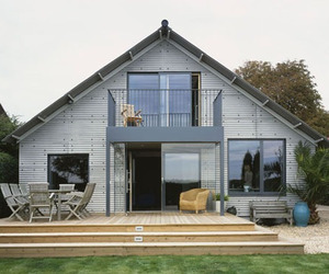 A House Facing the Sea