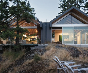 A magnificent dwelling on Bowen Island