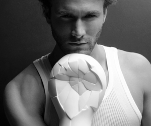 A-modern-look-for-the-classical-porcelain-m