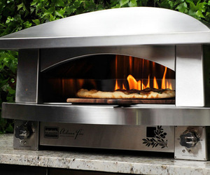 A Pizza Oven for the Outdoor Gourmet