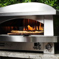 A-pizza-oven-for-the-outdoor-gourmet-s