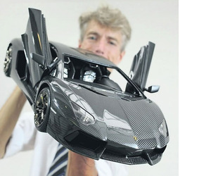 A-singular-lamborghini-aventador-lp-700-4-m