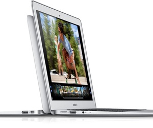 Advanced-macbook-air-with-intel-processors-graphics-m