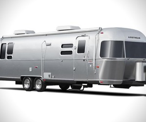 Airstream-land-yacht-m