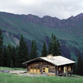 Alpine-hut-746-s