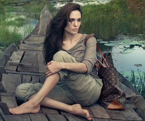 Angelina-jolie-for-louis-vuitton-m