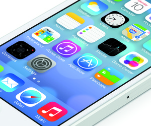 Apple-the-new-ios-7-software-designed-by-jonathan-ive-m