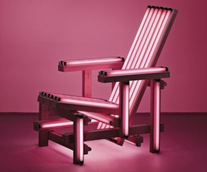 Ball-chair-pink-neon-lights-m