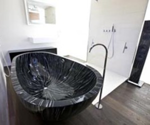 Bath-beauty-with-a-combination-of-warm-wood-by-sasso-m