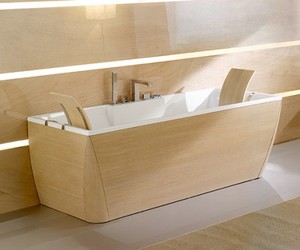 Bath-tub-with-wood-finishing-m