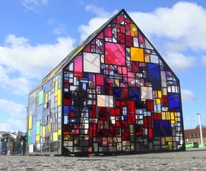Beautiful-pavilion-by-tom-fruin-m