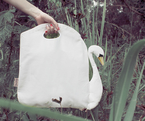 Beautiful-swan-bag-m