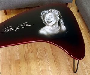 Booma-coffee-table-for-marilyn-monroe-m
