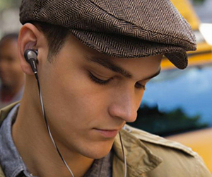 Bose-quietcomfort-20-acoustic-noise-cancelling-headphones-m