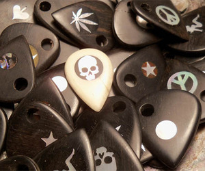 Brossard-handmade-guitar-picks-m