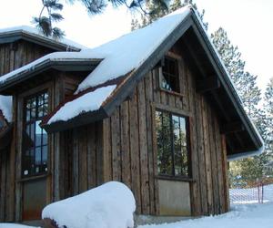 Brown-barn-wood-looks-good-in-the-snow-m