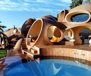 Bubble-palace-by-antti-lovag-m