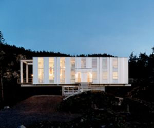 Cantilever-house-by-anderson-anderson-architecture-m