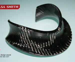 Carbon-fibre-necklace-by-elsa-smith-wins-red-dot-award-m