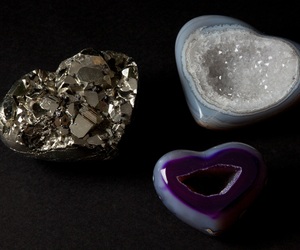 Carved-pyrite-and-agate-hearts-m