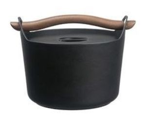 Cast-iron-pot-by-timo-sarpaneva-m