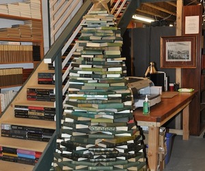 Christmas-tree-made-of-books-m
