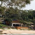 Clinton-murrays-gunyah-beach-house-in-bundeena-australia-s