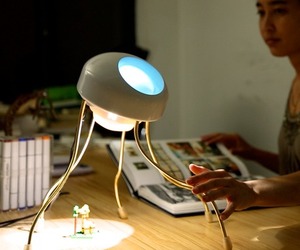 Clyde-expressive-lamp-m