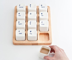 Coffee-cups-inspired-by-the-apple-computer-keyboard-m