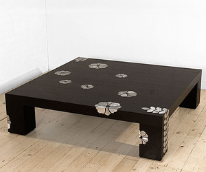 Coffee-table-with-aluminum-inserts-m