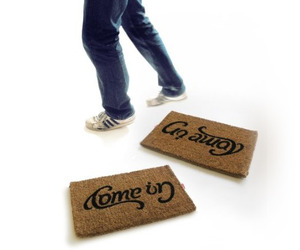 Come-in-and-go-away-reversible-doormat-m