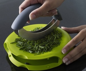 Compact-herb-chopper-m