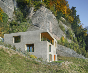Concrete-cube-home-with-surprising-wooden-interior-m