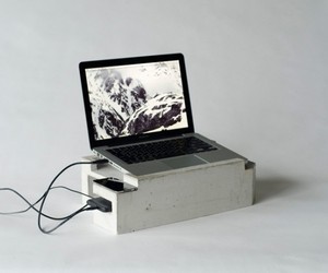 Concrete-laptop-workstation-by-greg-papoves-m