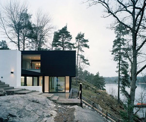 Contemporary-hillside-residence-m