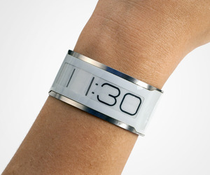 Cst-01-the-worlds-thinnest-watch-2-m