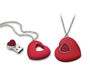 Cute-heart-pendant-with-hidden-usb-drive-m