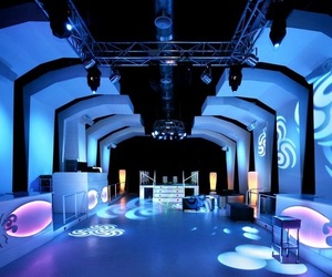 Dance-theatre-inspired-by-ice-caverns-m