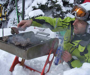 Designer-portable-grill-by-reizform-m