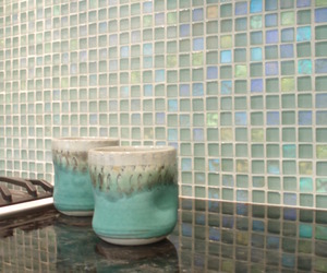Dichroic-glass-backsplash-by-danenberg-design-m