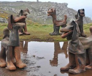 Dogs-made-from-old-rubber-boots-m