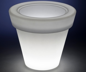 Eco-friendly-planters-and-display-stands-that-light-up-2-m