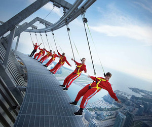 Edge-walk-cn-tower-toronto-m