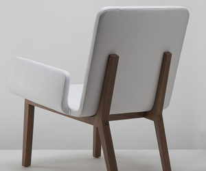 Enfold-lounge-chair-by-mo-chiang-m