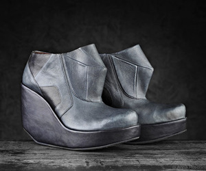 Entropy Footwear by Anna Roschina