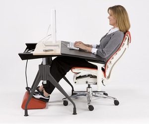 Envelop-desk-by-herman-miller-m