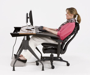 Envelop-desk-from-herman-miller-m